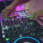 Dj za konsolą